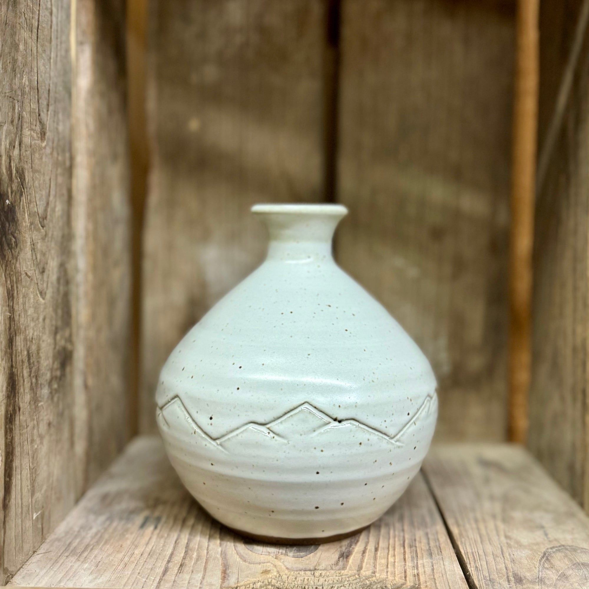 Appalachian Round Vase {Classic White Mountain Range}